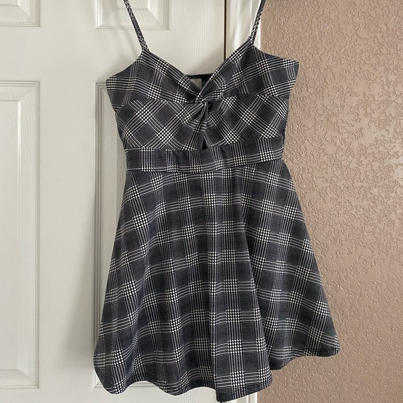 Dresses- Never worn. - Picture 3 of 4